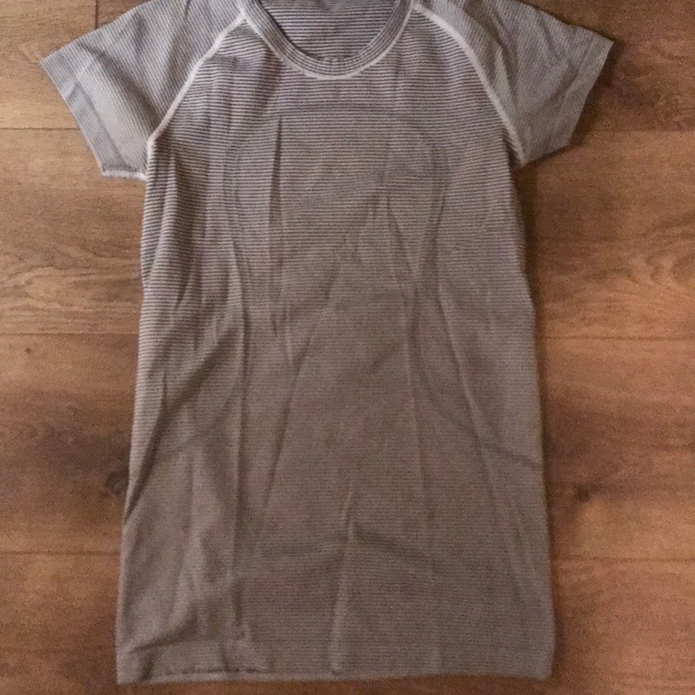 Basic Swiftly Crew In Almost New Condition - image 2